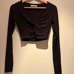 GREAT CONDITION - ARITZIA Wilfred free black crop top
